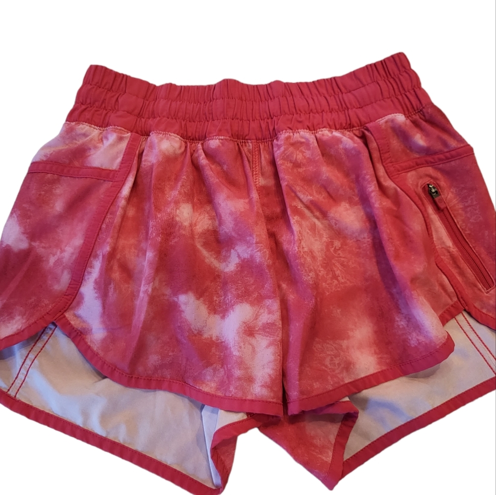 Lululemon 🍋 "Track That" Shorts! Size-6, Inseam "3 *BRAND NEW CONDITION* Mid R